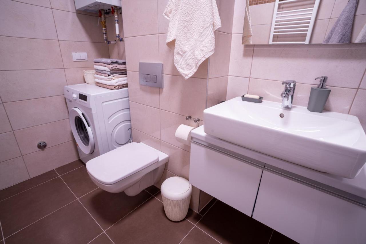 Apartman G8 Deluxe Pale Exterior photo